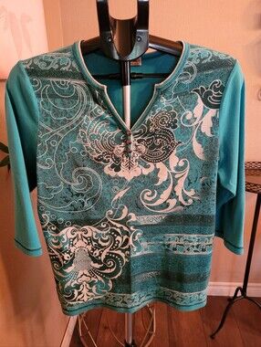 Blue Canyon Plus Teal Printed V-Neck Women’s Top